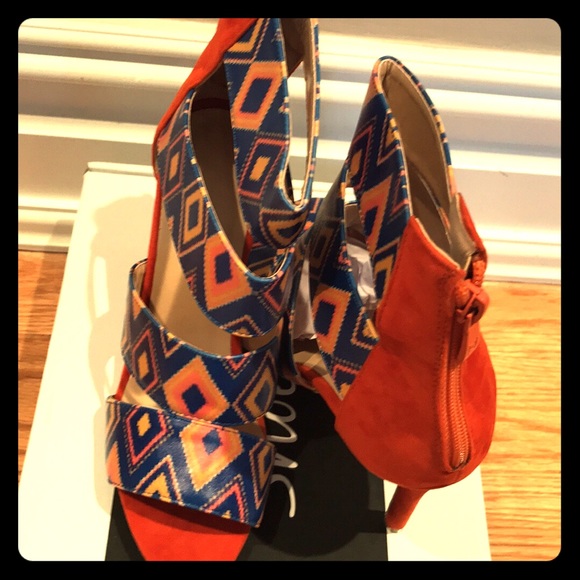 Sandals - Picture 1 of 3